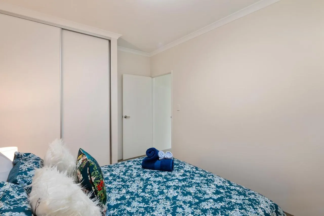4 Comfy Spacious Family Home Perth