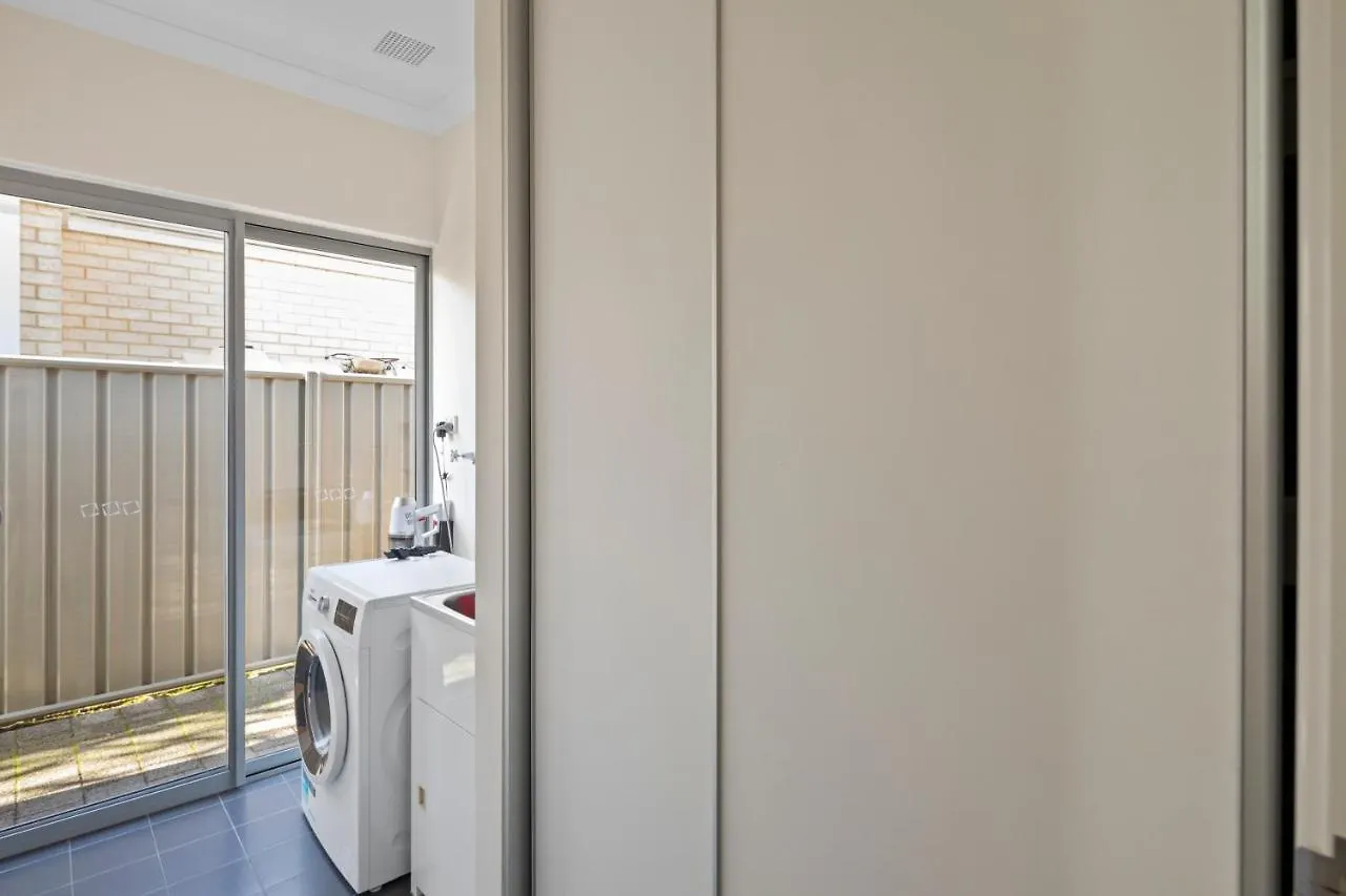 Holiday home 4 Comfy Spacious Family Home Perth